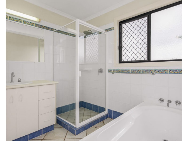 26 Wivenhoe Close, Clinton QLD 4680