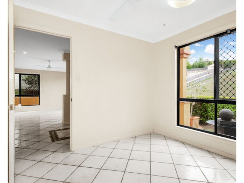 26 Wivenhoe Close, Clinton QLD 4680