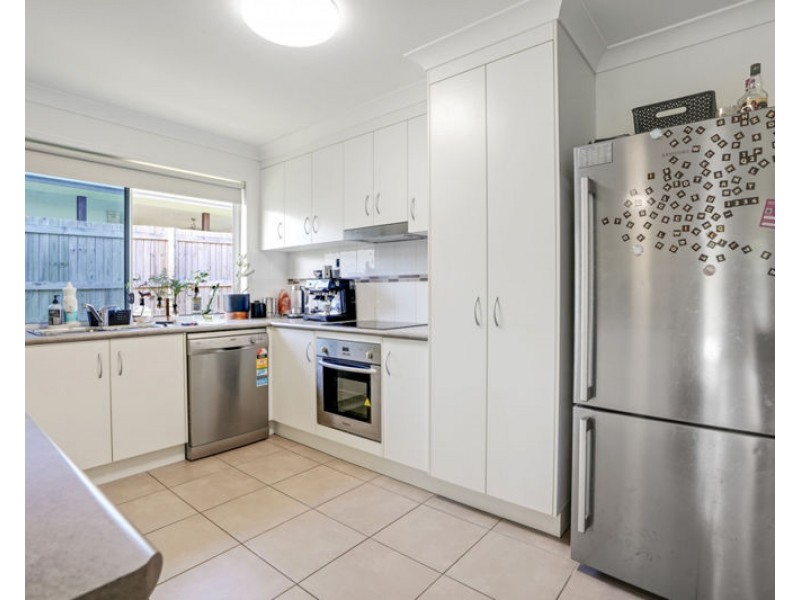 6 Blackburn Court, Kirkwood QLD 4680