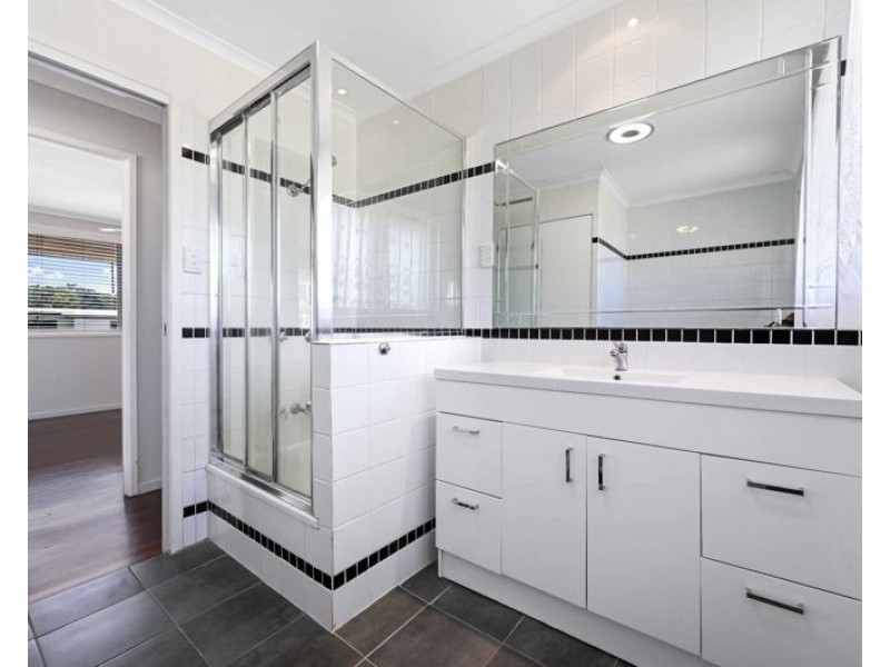 14 Bellemere Court, Boyne Island QLD 4680