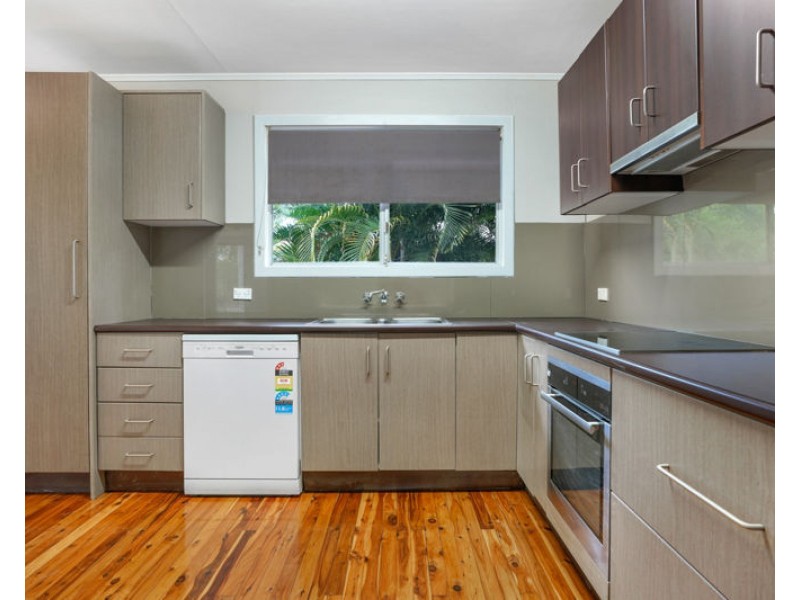 6 Squire Street, Toolooa QLD 4680