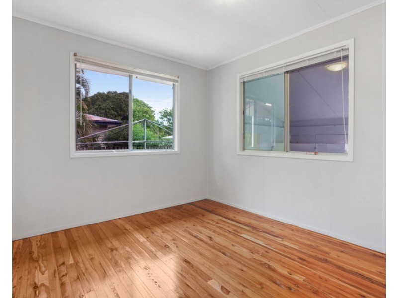 6 Squire Street, Toolooa QLD 4680