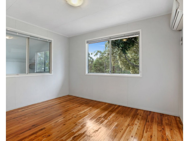 6 Squire Street, Toolooa QLD 4680
