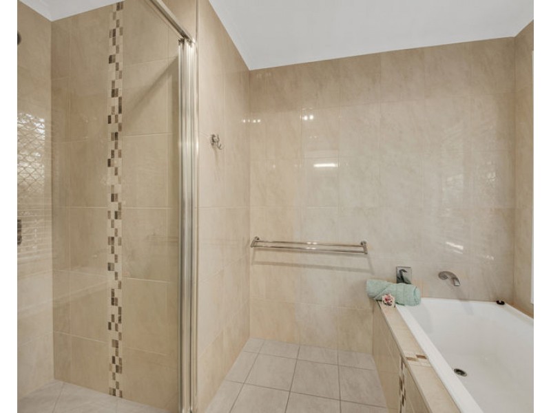1 Upper Piper Street, West Gladstone QLD 4680