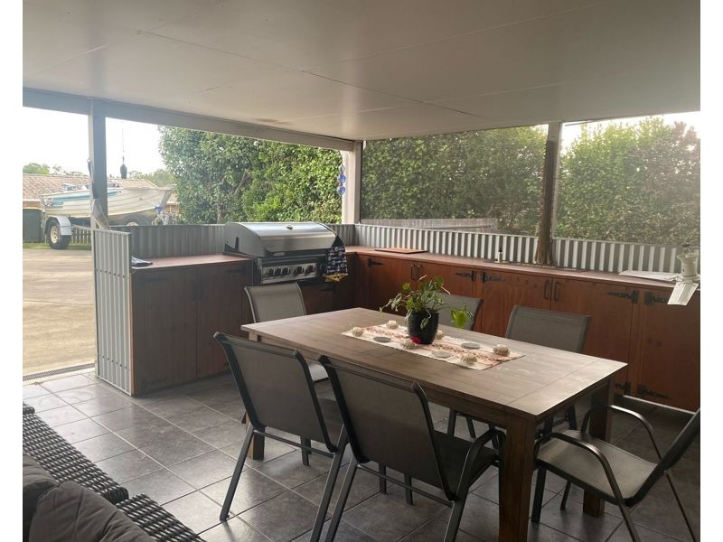 6 Orlando Place, New Auckland QLD 4680