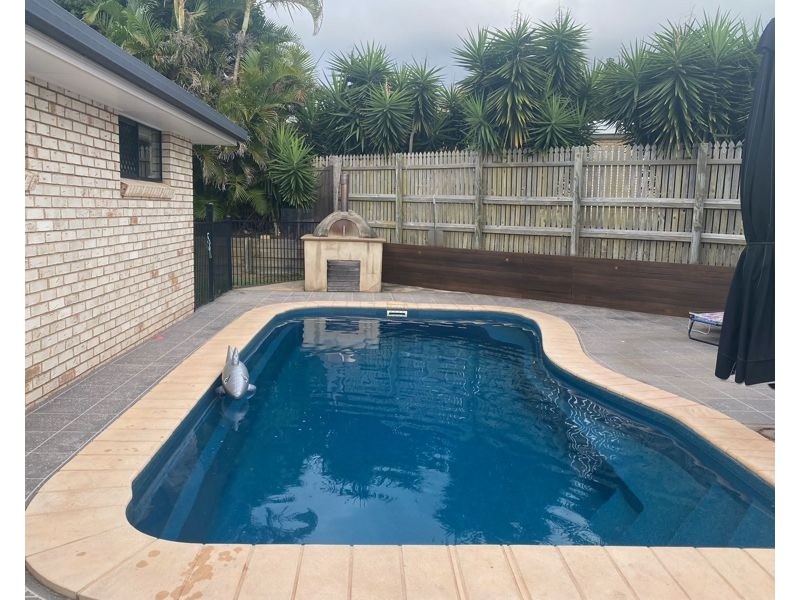 6 Orlando Place, New Auckland QLD 4680