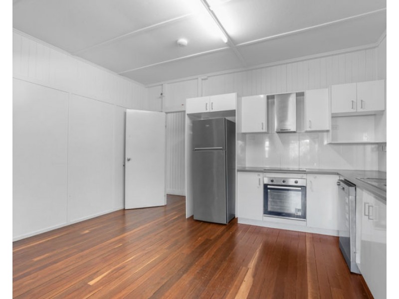 11 White Street, West Gladstone QLD 4680