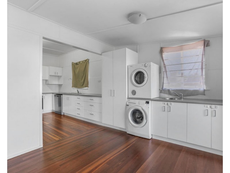 11 White Street, West Gladstone QLD 4680