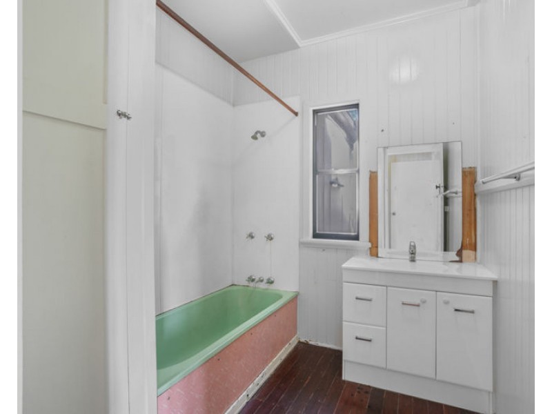 11 White Street, West Gladstone QLD 4680