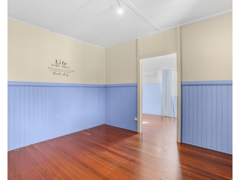 11 White Street, West Gladstone QLD 4680