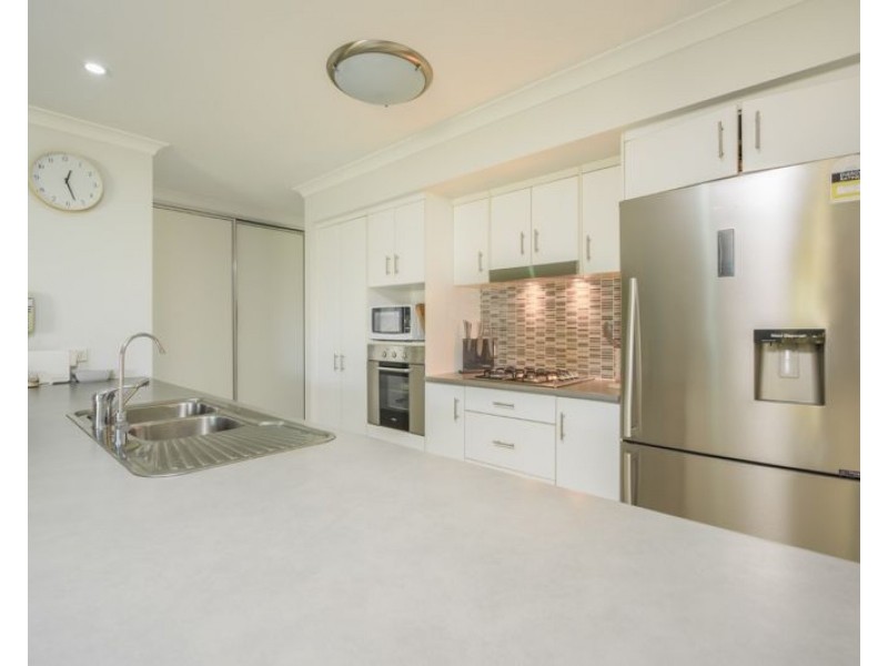 35 Liriope Drive, Kirkwood QLD 4680