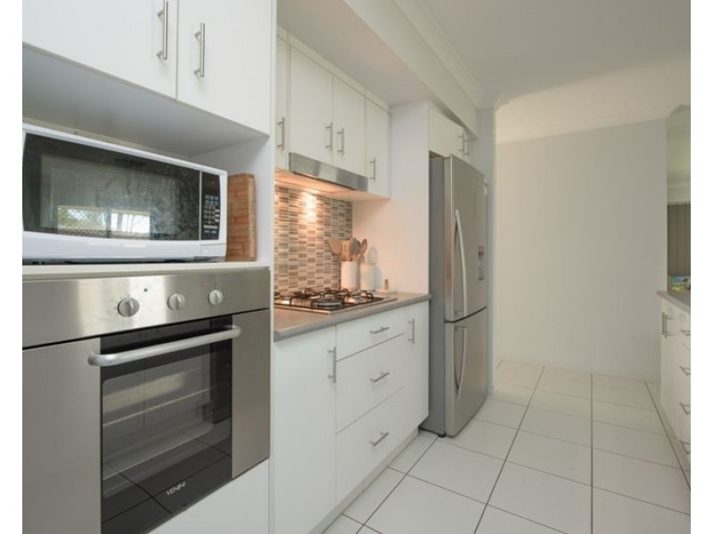 35 Liriope Drive, Kirkwood QLD 4680