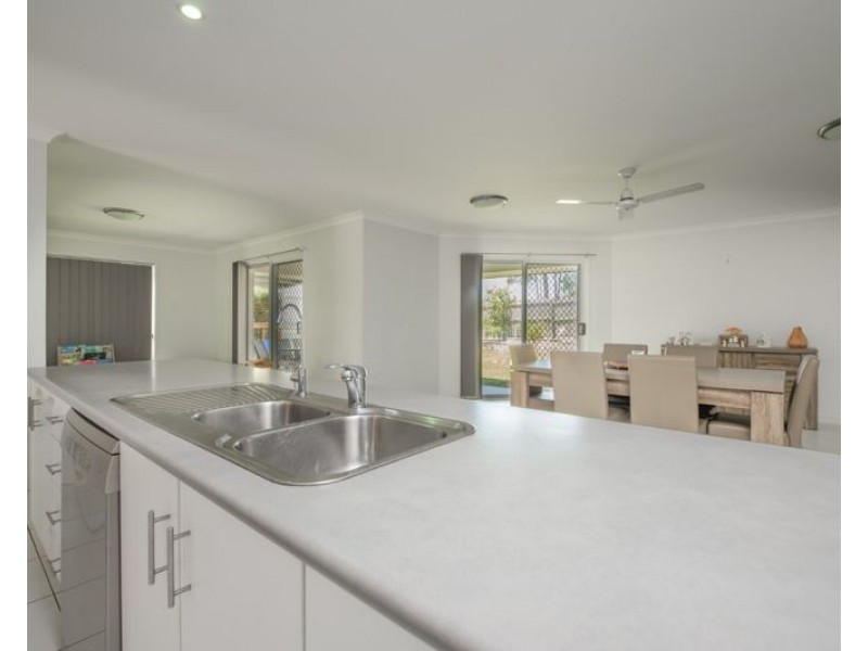35 Liriope Drive, Kirkwood QLD 4680