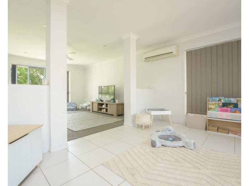 35 Liriope Drive, Kirkwood QLD 4680