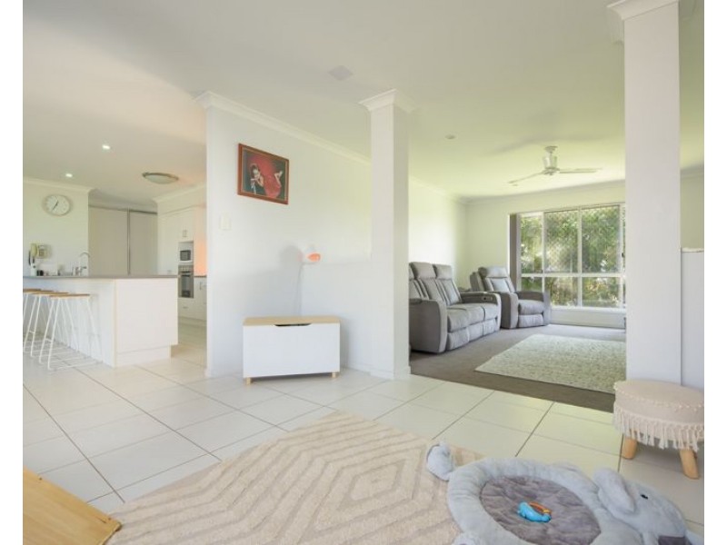 35 Liriope Drive, Kirkwood QLD 4680