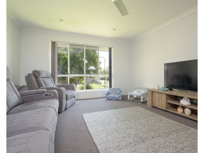 35 Liriope Drive, Kirkwood QLD 4680