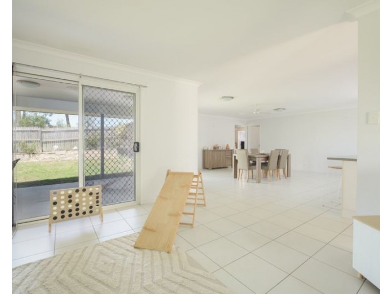 35 Liriope Drive, Kirkwood QLD 4680