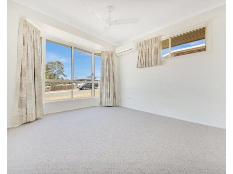 4A Kerry Court, New Auckland QLD 4680