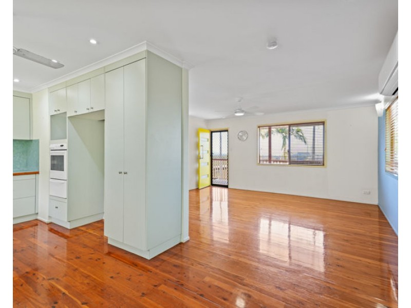 32 Willow Street, New Auckland QLD 4680