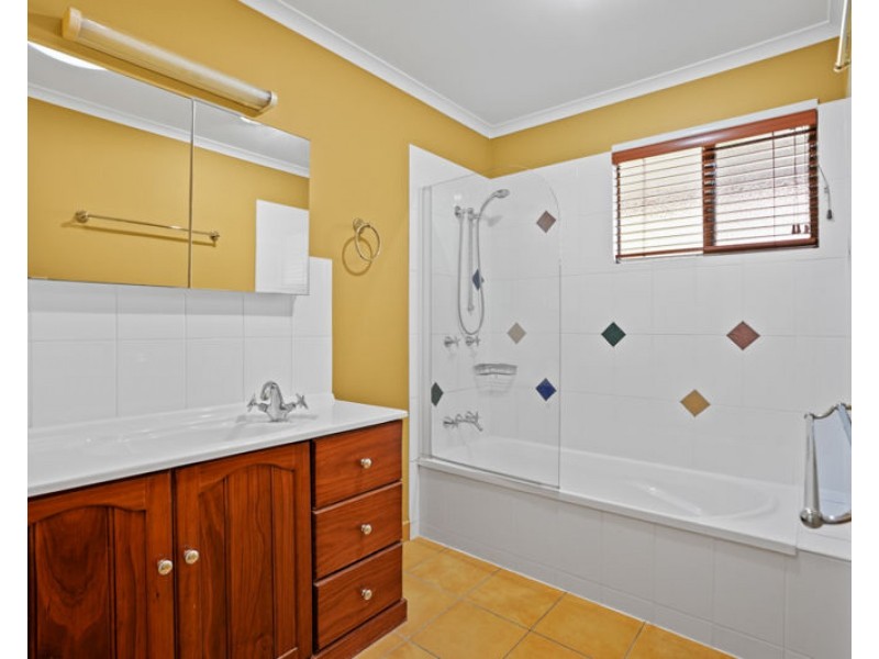 32 Willow Street, New Auckland QLD 4680
