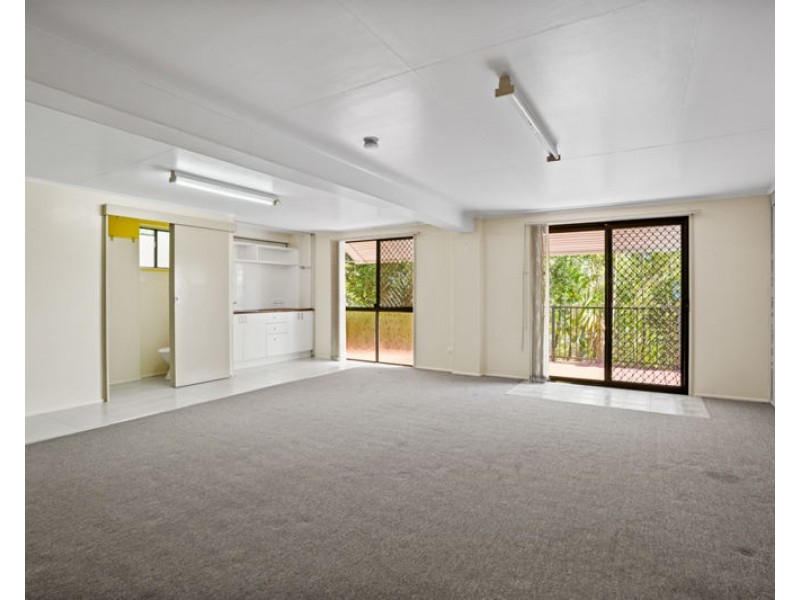 32 Willow Street, New Auckland QLD 4680