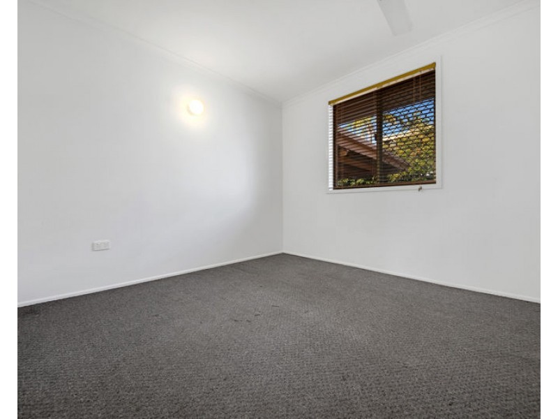 16 Intrepid Street, Clinton QLD 4680