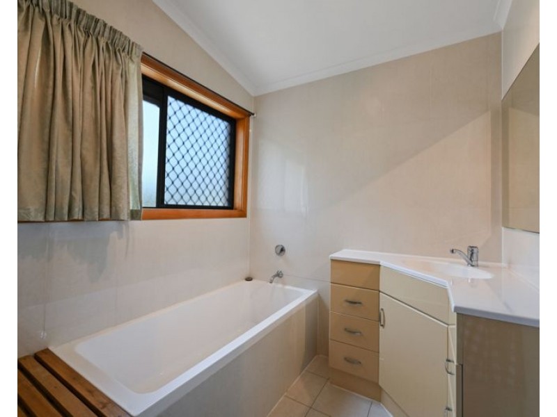 29 Higgins Street, West Gladstone QLD 4680