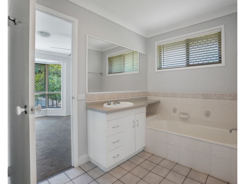 10 Hayman Court, Clinton QLD 4680