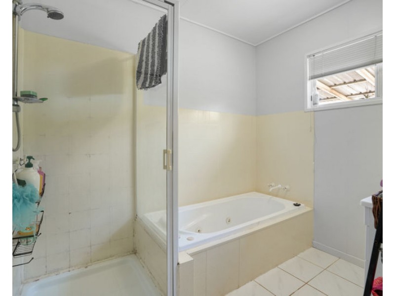 4 Allambee Close, West Gladstone QLD 4680