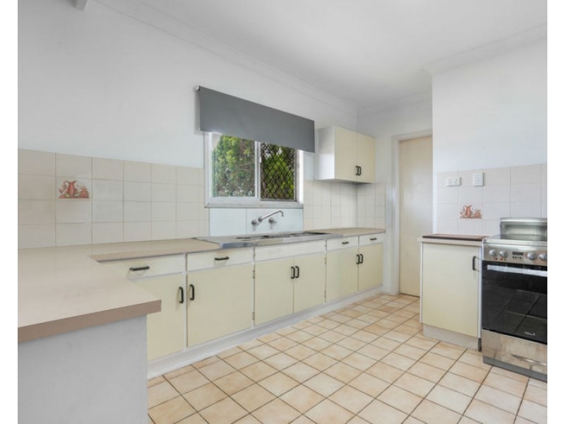 8 Aerodrome Road, Clinton QLD 4680