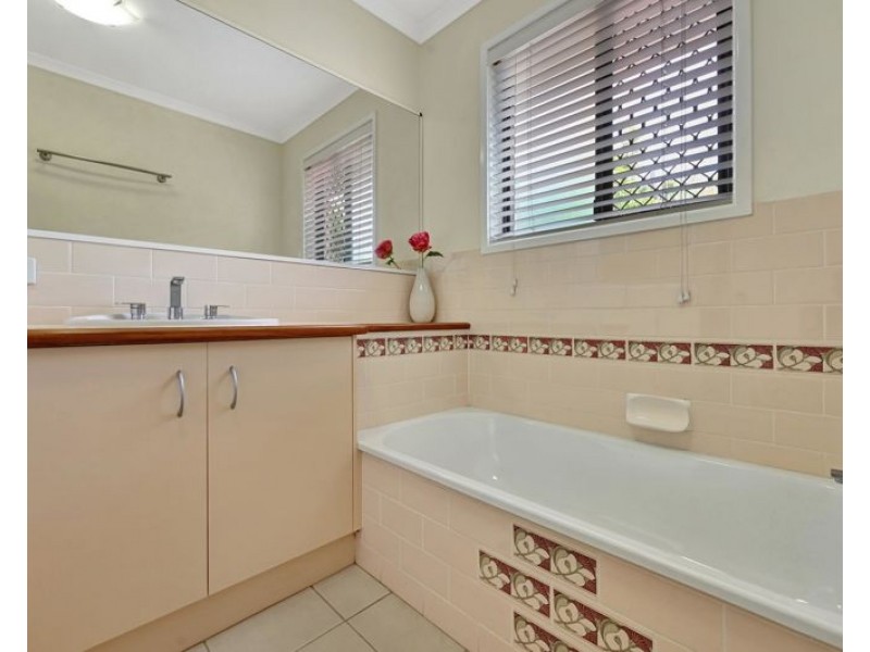 2 Watford Street, Telina QLD 4680