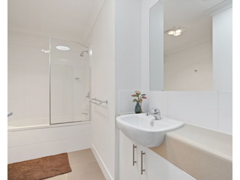 18/2 Beezley Street, Glen Eden QLD 4680