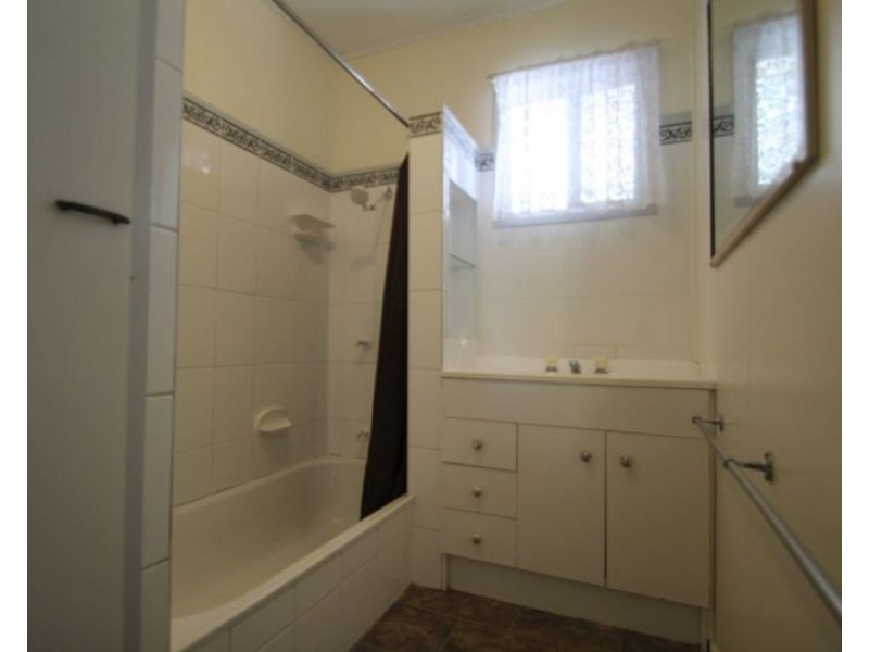 25 Grayson Street, West Gladstone QLD 4680