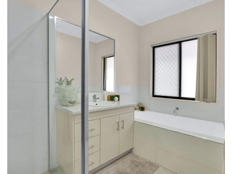 53 Koowin Drive, Kirkwood QLD 4680