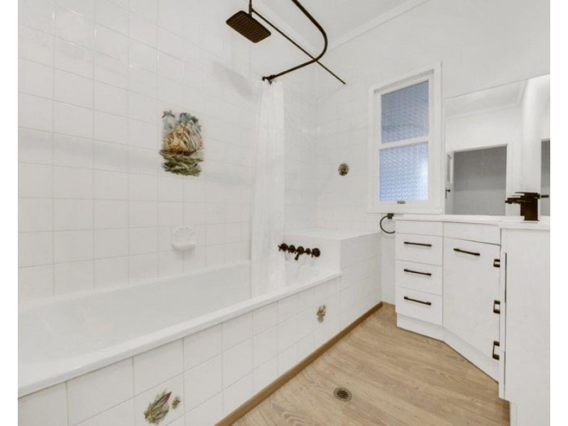 42 Sutton Street, Barney Point QLD 4680