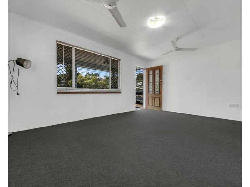 9 Ferguson Crescent, West Gladstone QLD 4680