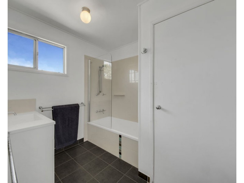 9 Ferguson Crescent, West Gladstone QLD 4680