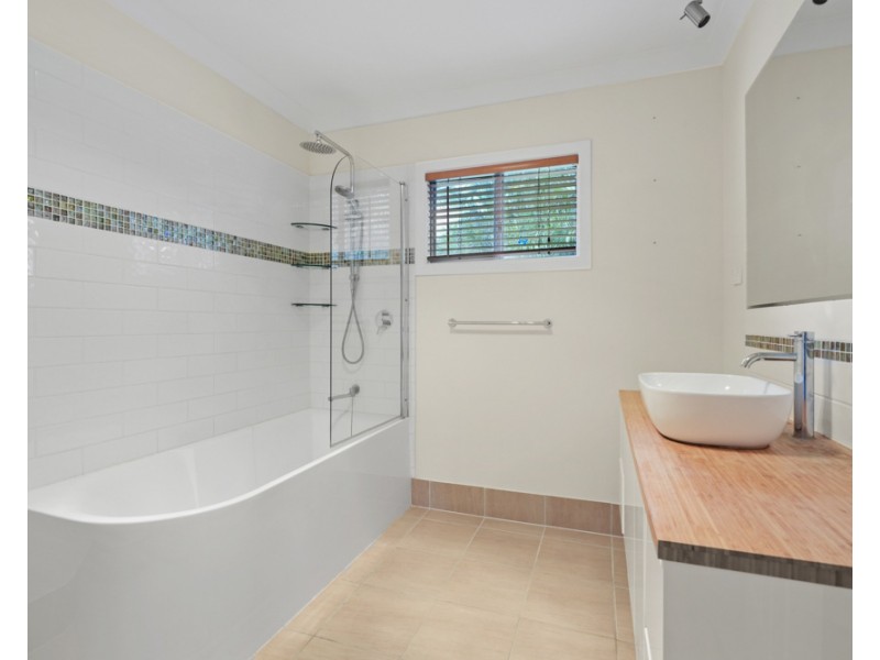 6 Barreenong Street, Glen Eden QLD 4680