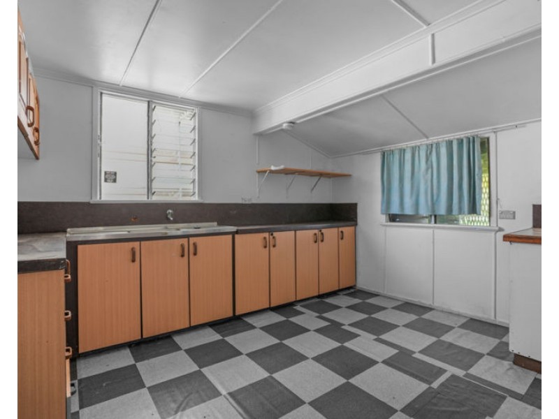 98 Glenlyon Street, Gladstone QLD 4680