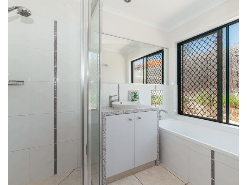 13 Leonie Court, New Auckland QLD 4680