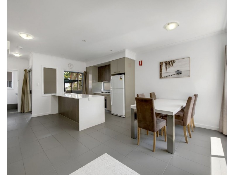 11/10-12 Flinders Street, West Gladstone QLD 4680