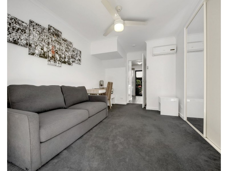 11/10-12 Flinders Street, West Gladstone QLD 4680