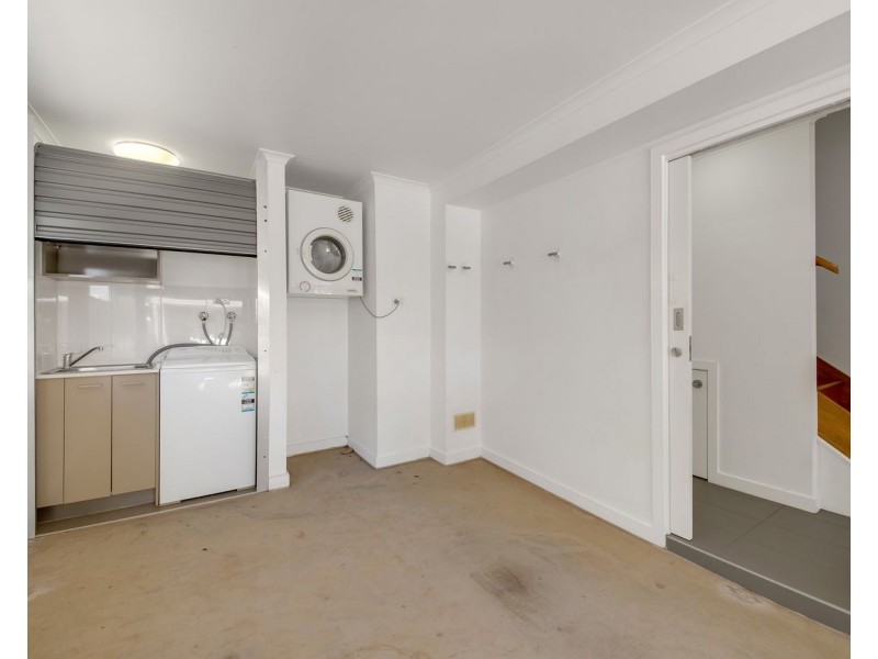 11/10-12 Flinders Street, West Gladstone QLD 4680