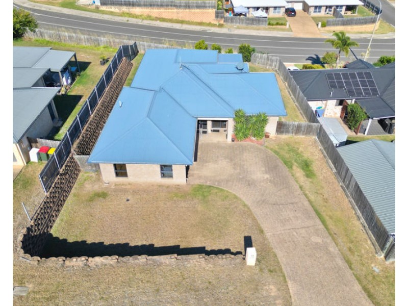 17 Julius Crescent, Clinton QLD 4680