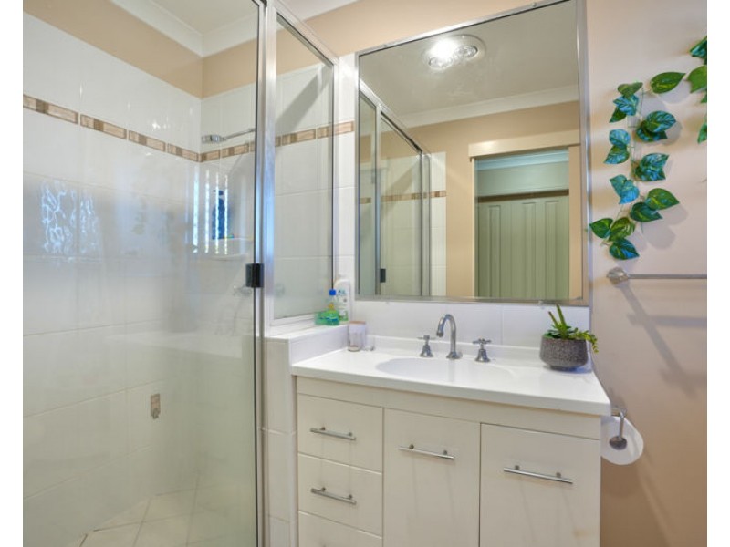 17 Julius Crescent, Clinton QLD 4680