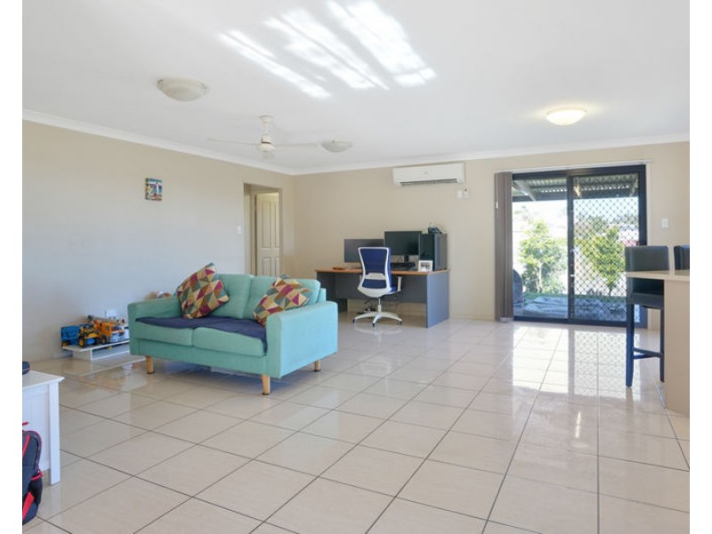 17 Julius Crescent, Clinton QLD 4680