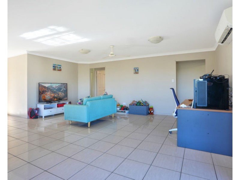 17 Julius Crescent, Clinton QLD 4680