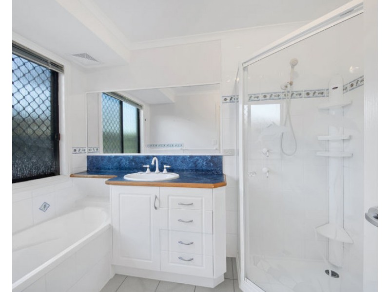 11 Somerset Close, Clinton QLD 4680