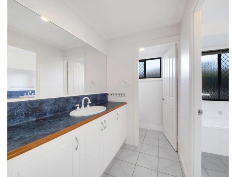 11 Somerset Close, Clinton QLD 4680