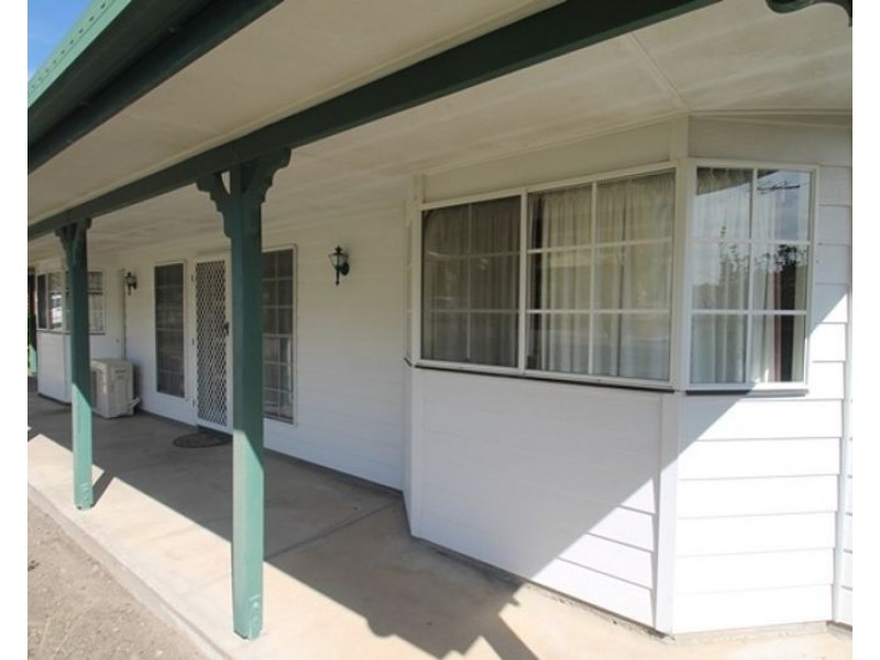 8 Woollybutt Street, New Auckland QLD 4680